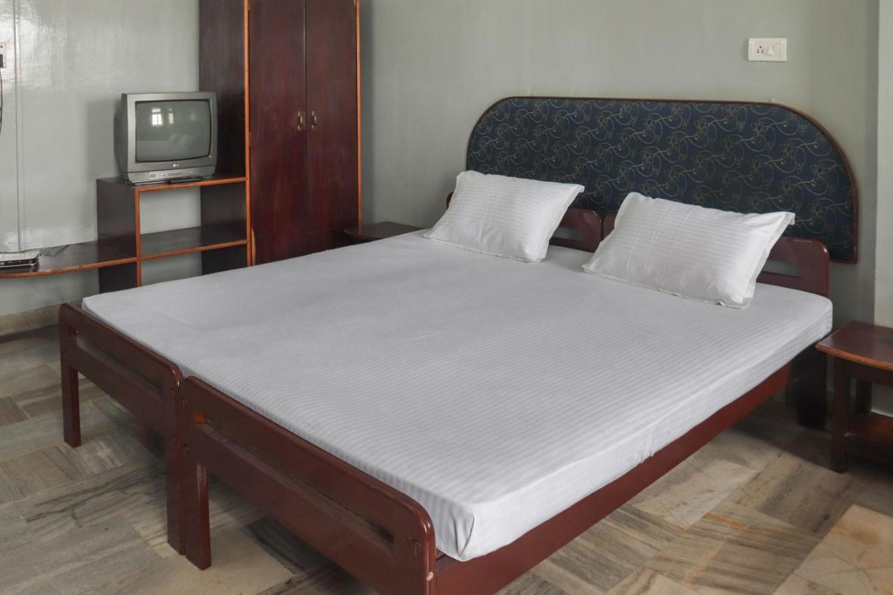Spot On 49477 Hotel Galaxy Dimāpur Exterior photo